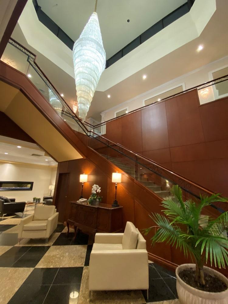 Hotel Universel