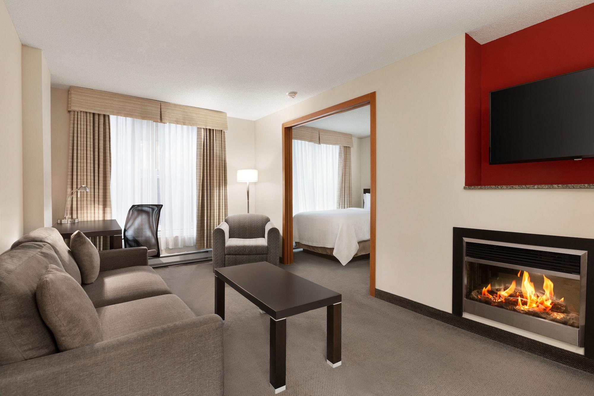 Embassy By Hilton - Hotel