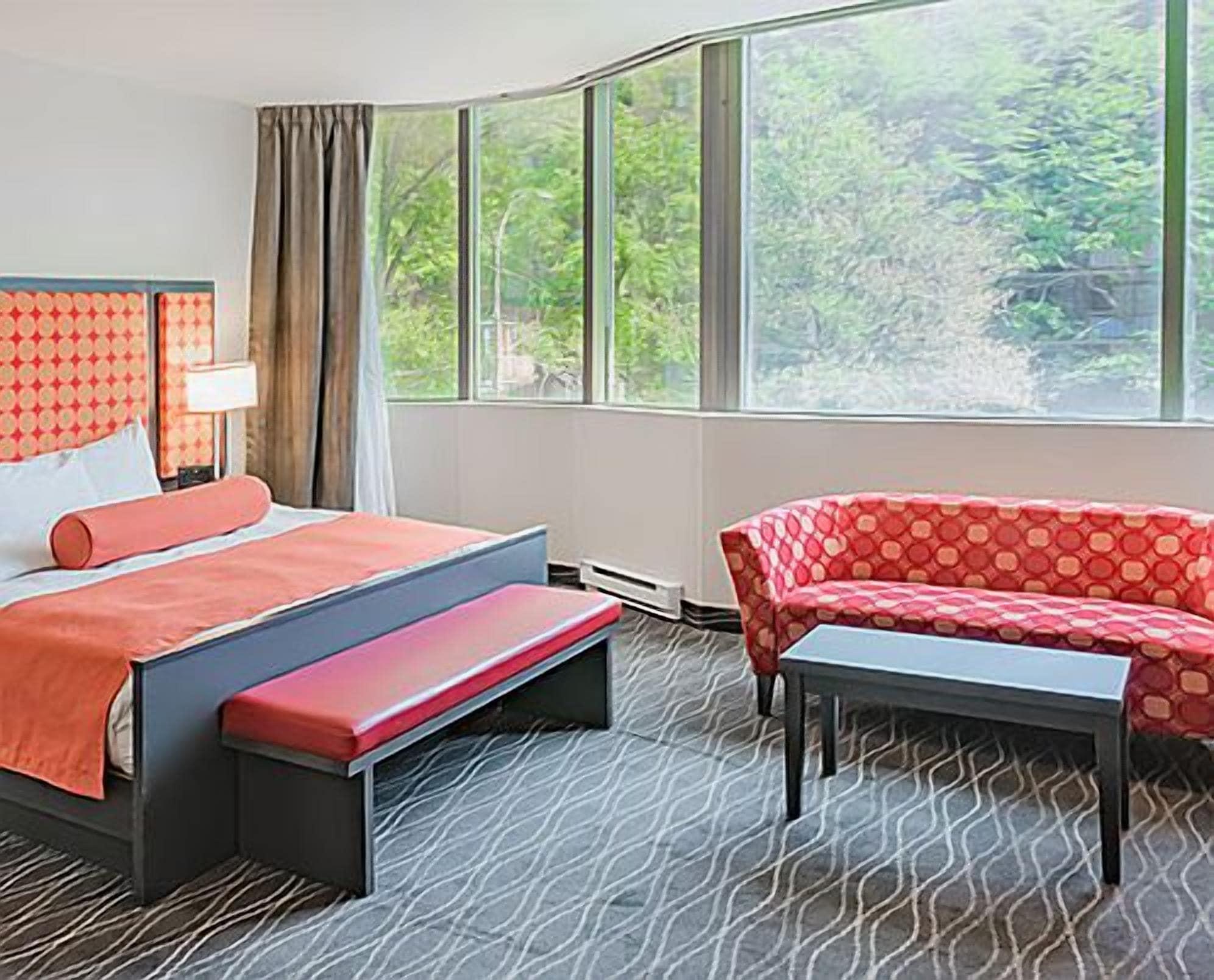 Chrome Centre-ville Hotel 3*