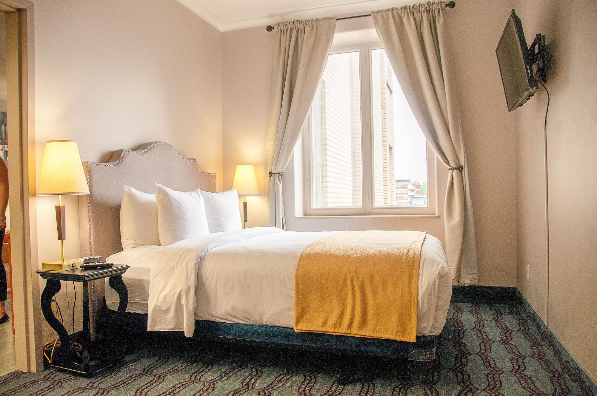 Empire 4* Montreal