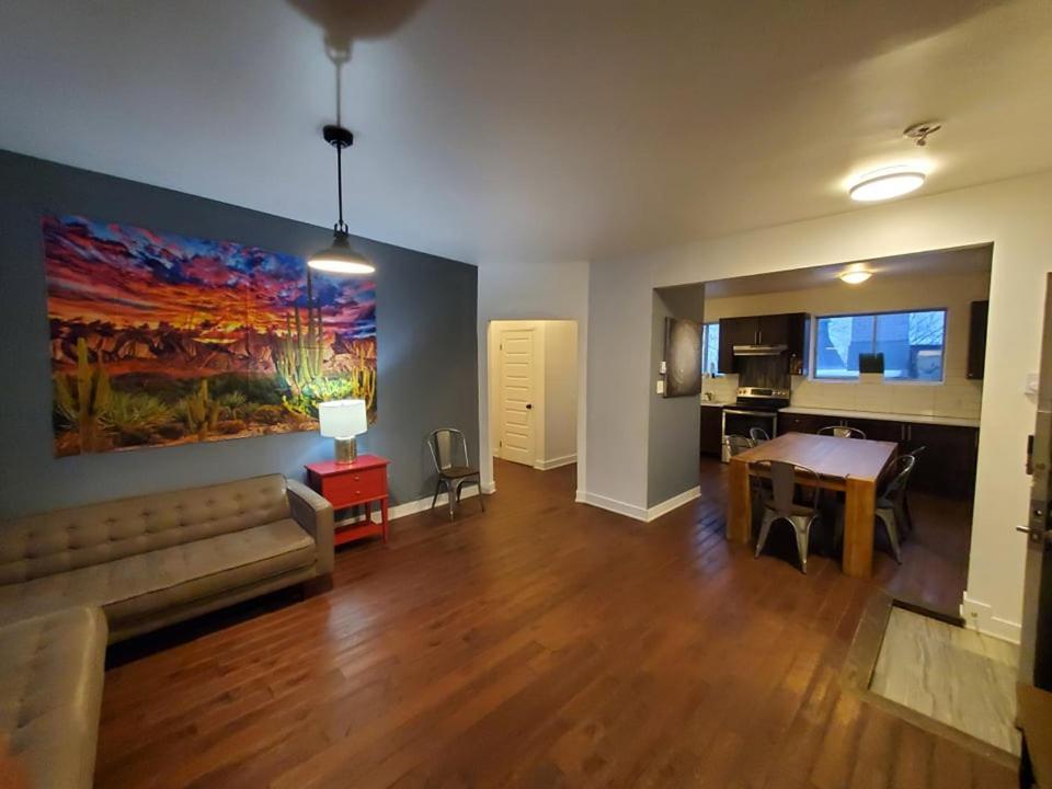 Full Kitchen / Metro Atwater / High Speed Internet