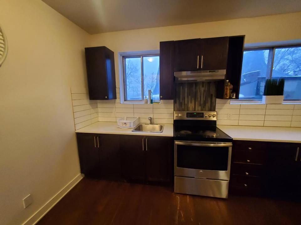 Homestay Full Kitchen / Metro Atwater / High Speed Internet *