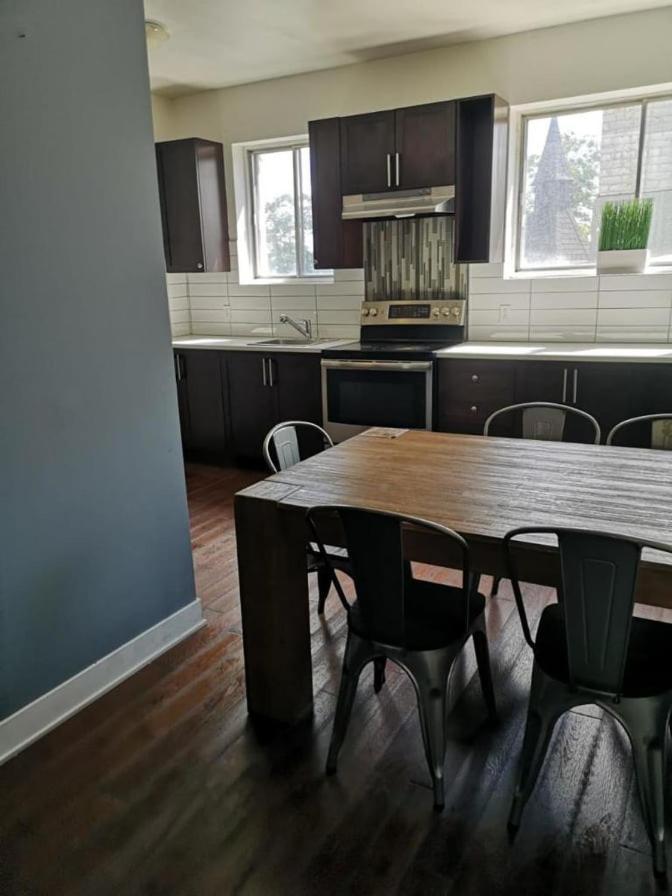 Full Kitchen / Metro Atwater / High Speed Internet Homestay Montreal