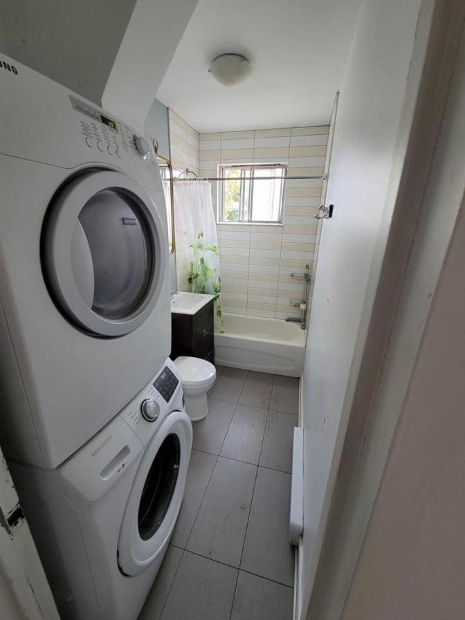 Full Kitchen / Metro Atwater / High Speed Internet * Montreal
