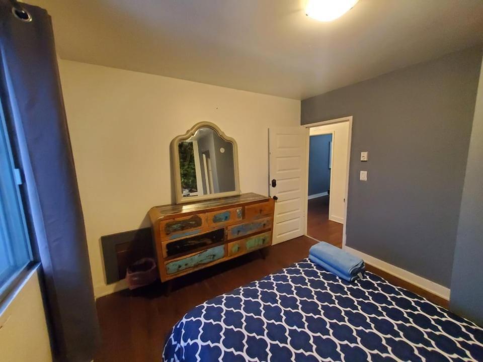 Full Kitchen / Metro Atwater / High Speed Internet *