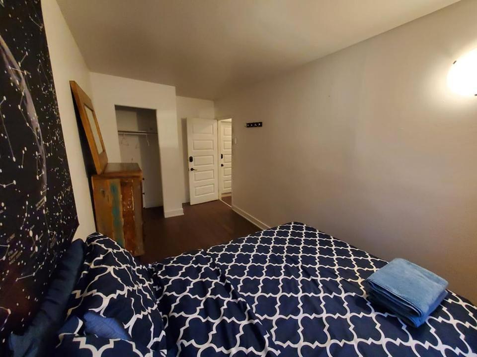Full Kitchen / Metro Atwater / High Speed Internet