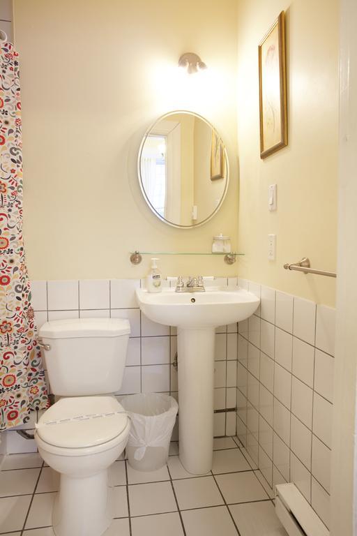 Gite University Bed And Breakfast 3* Montreal