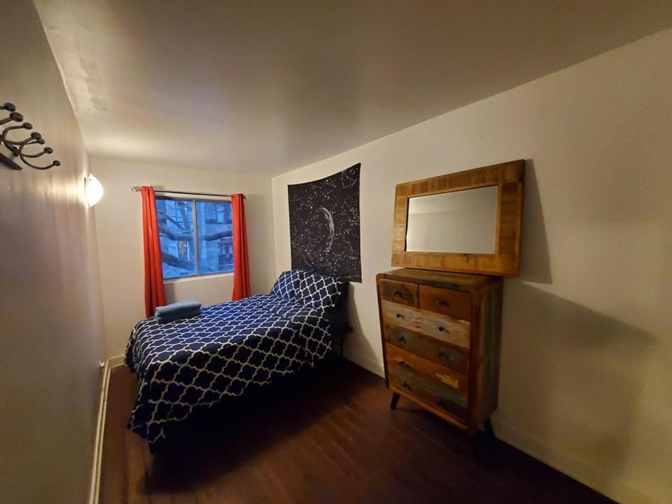 Homestay Full Kitchen / Metro Atwater / High Speed Internet