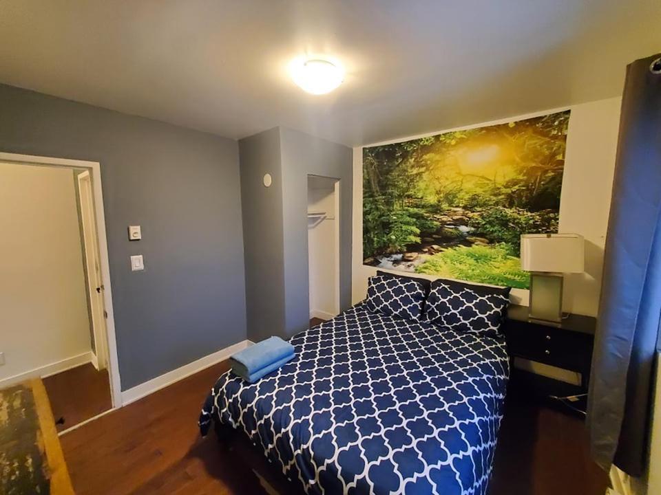 Full Kitchen / Metro Atwater / High Speed Internet Montreal