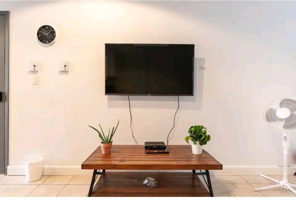 No°1~plaza St-hubert~metro Jean-talon~jarry Parc Apartment Montreal