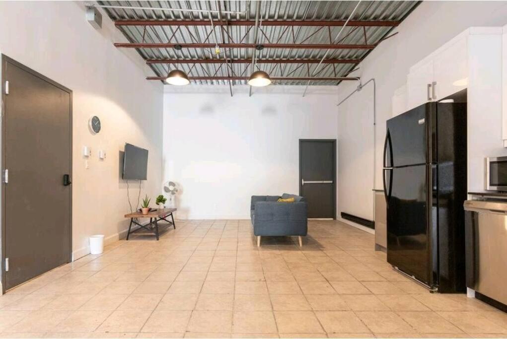 No°1~plaza St-hubert~metro Jean-talon~jarry Parc Apartment
