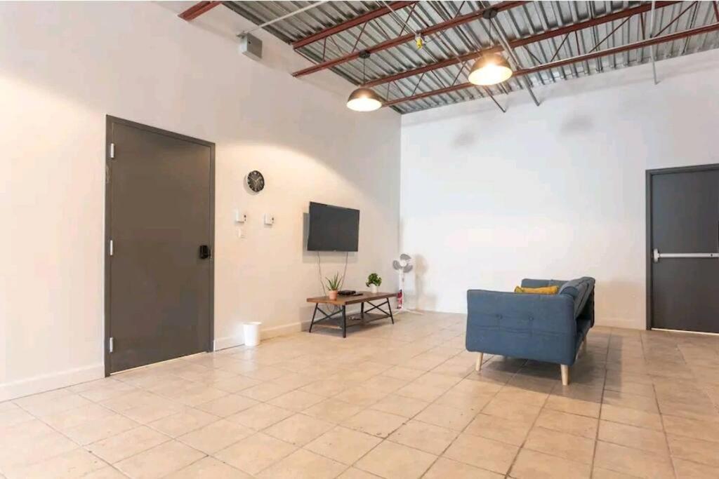 Apartment No°1~plaza St-hubert~metro Jean-talon~jarry Parc *