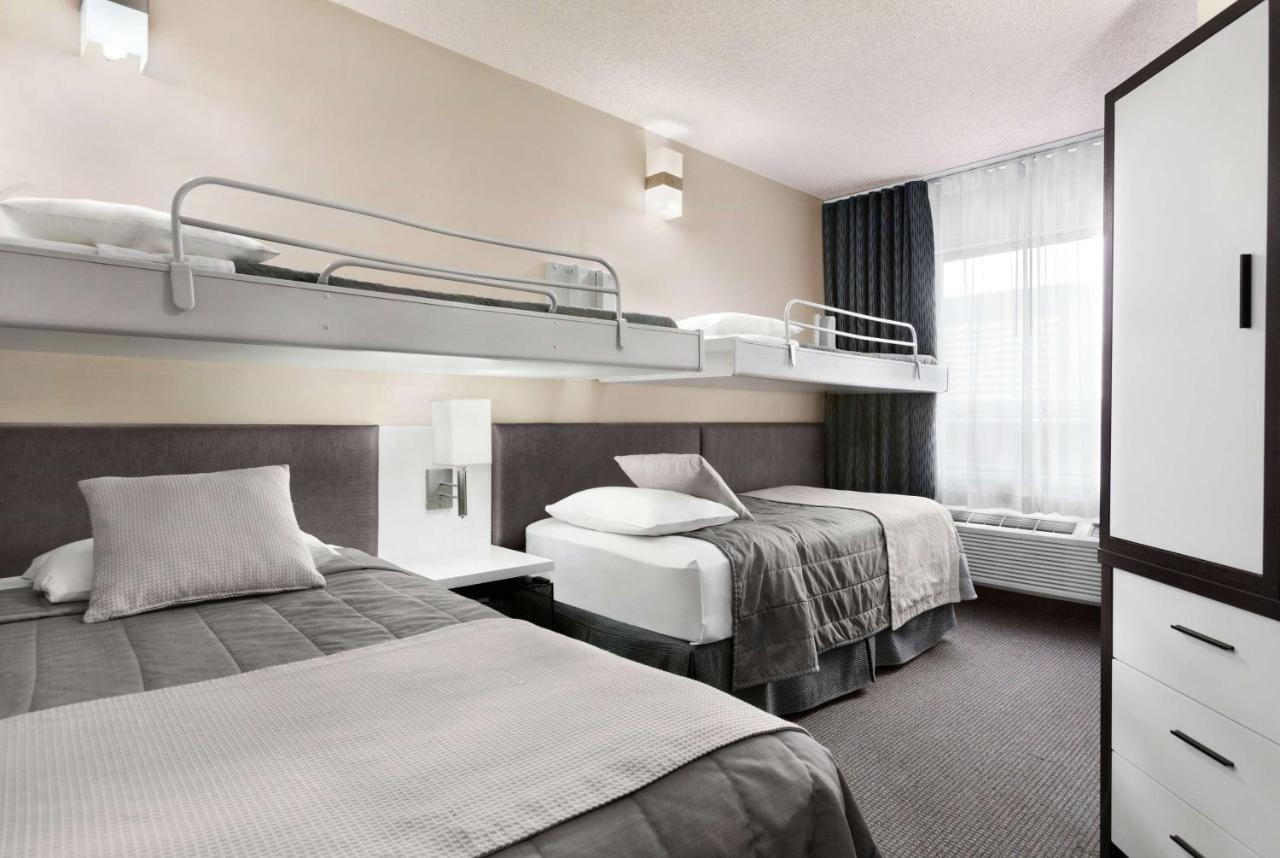 Travelodge By Wyndham Centre 3* Montreal