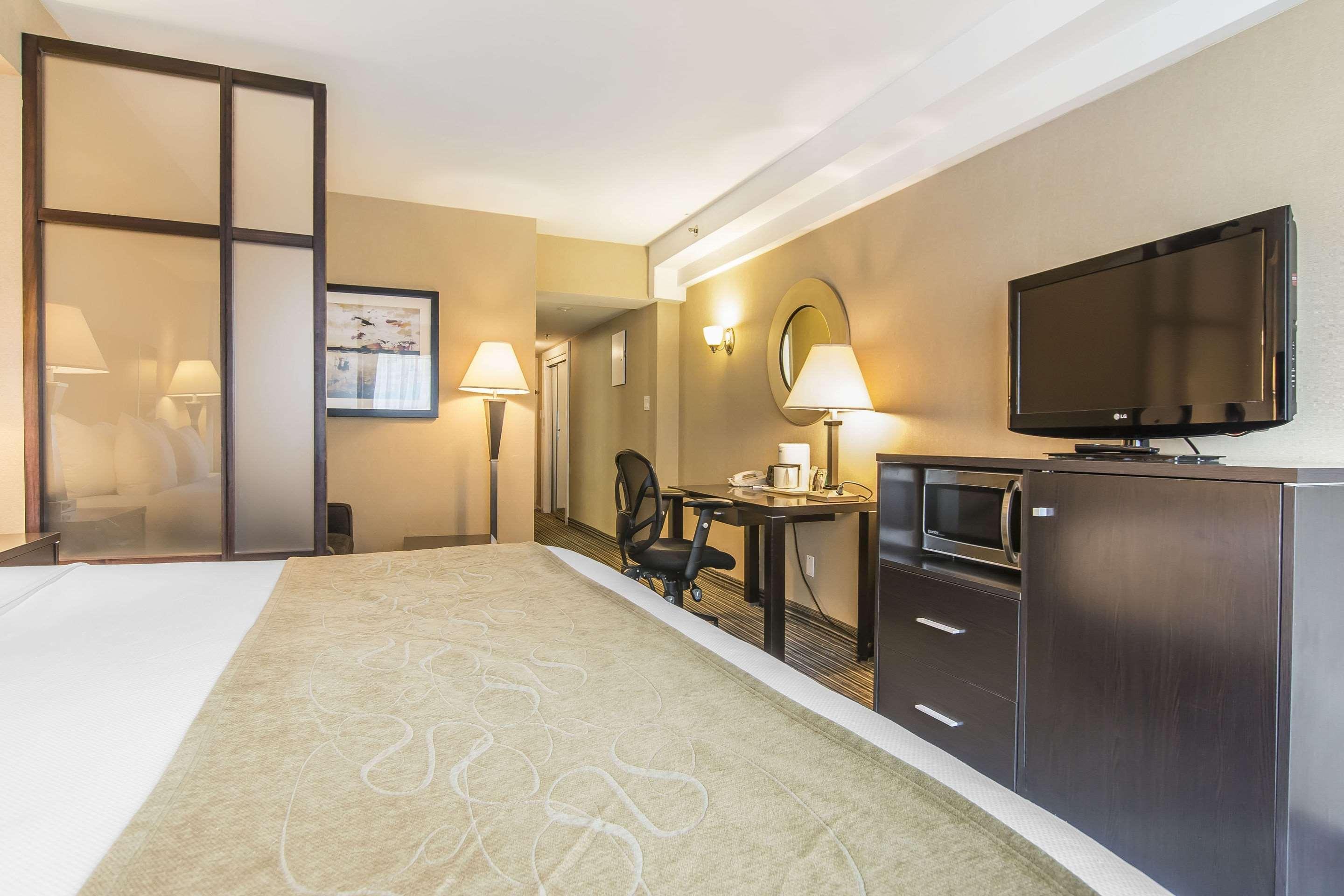 Comfort Downtown 3* Montreal