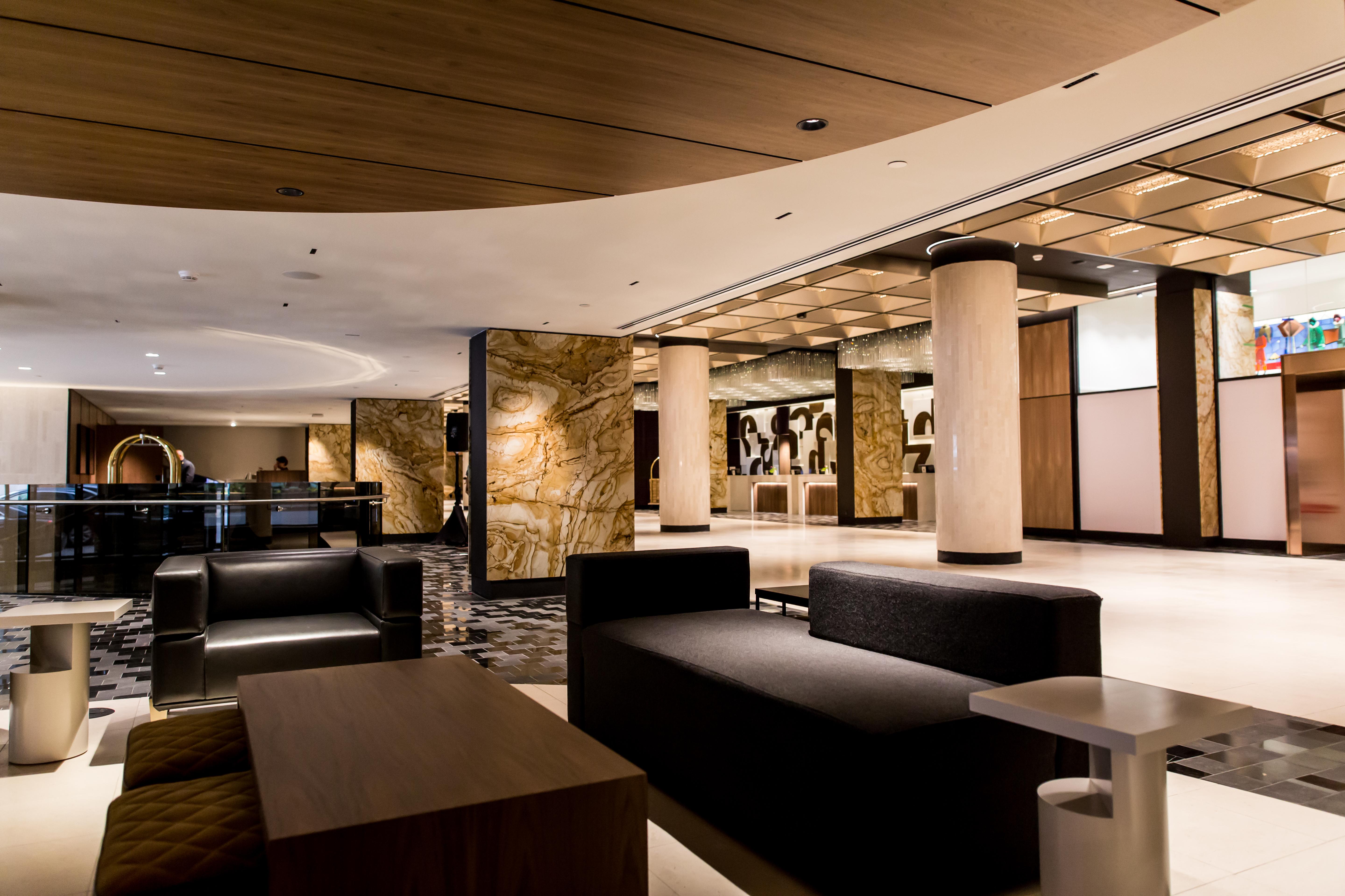 Fairmont The Queen Elizabeth Hotel