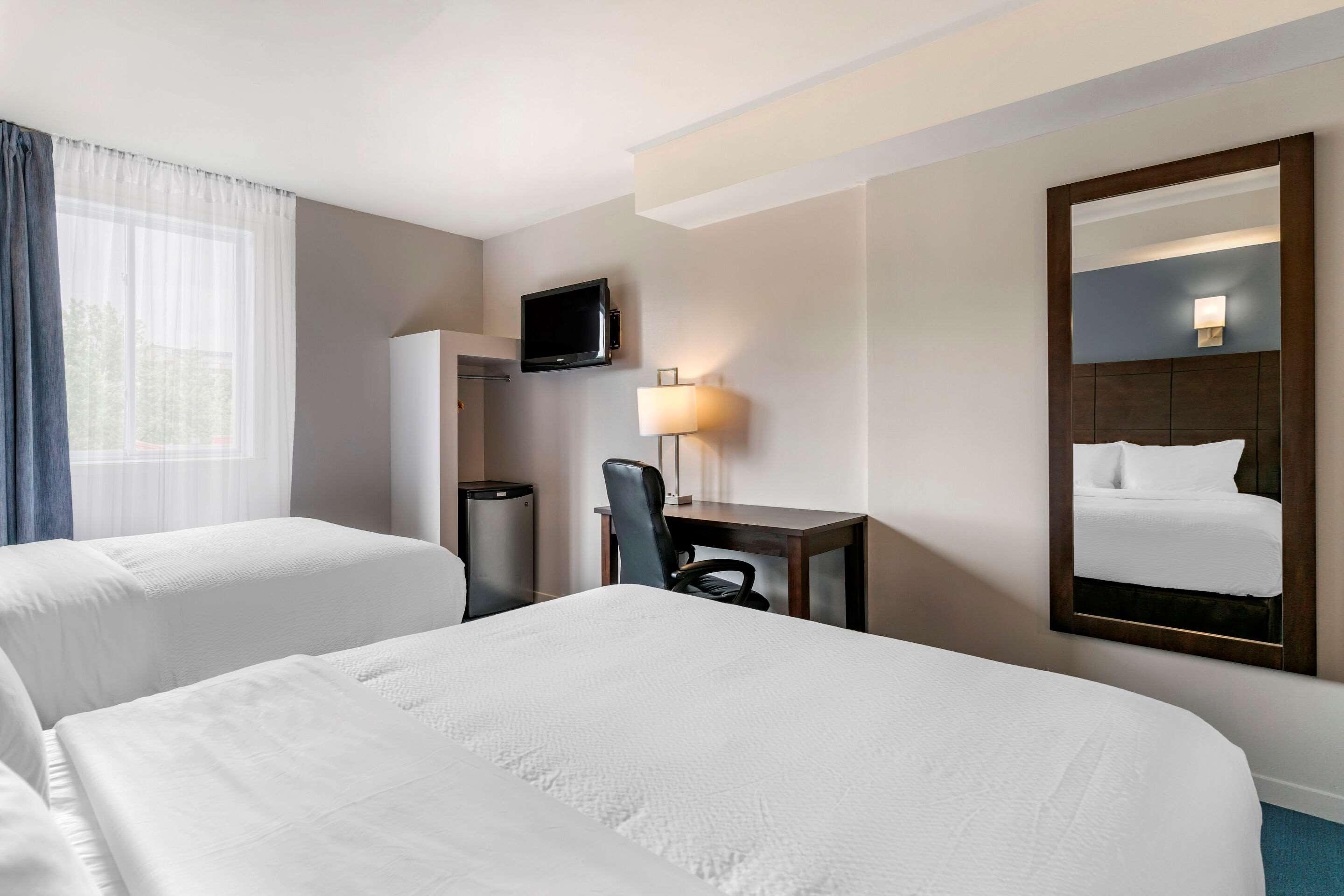 Econo Hotel 2*