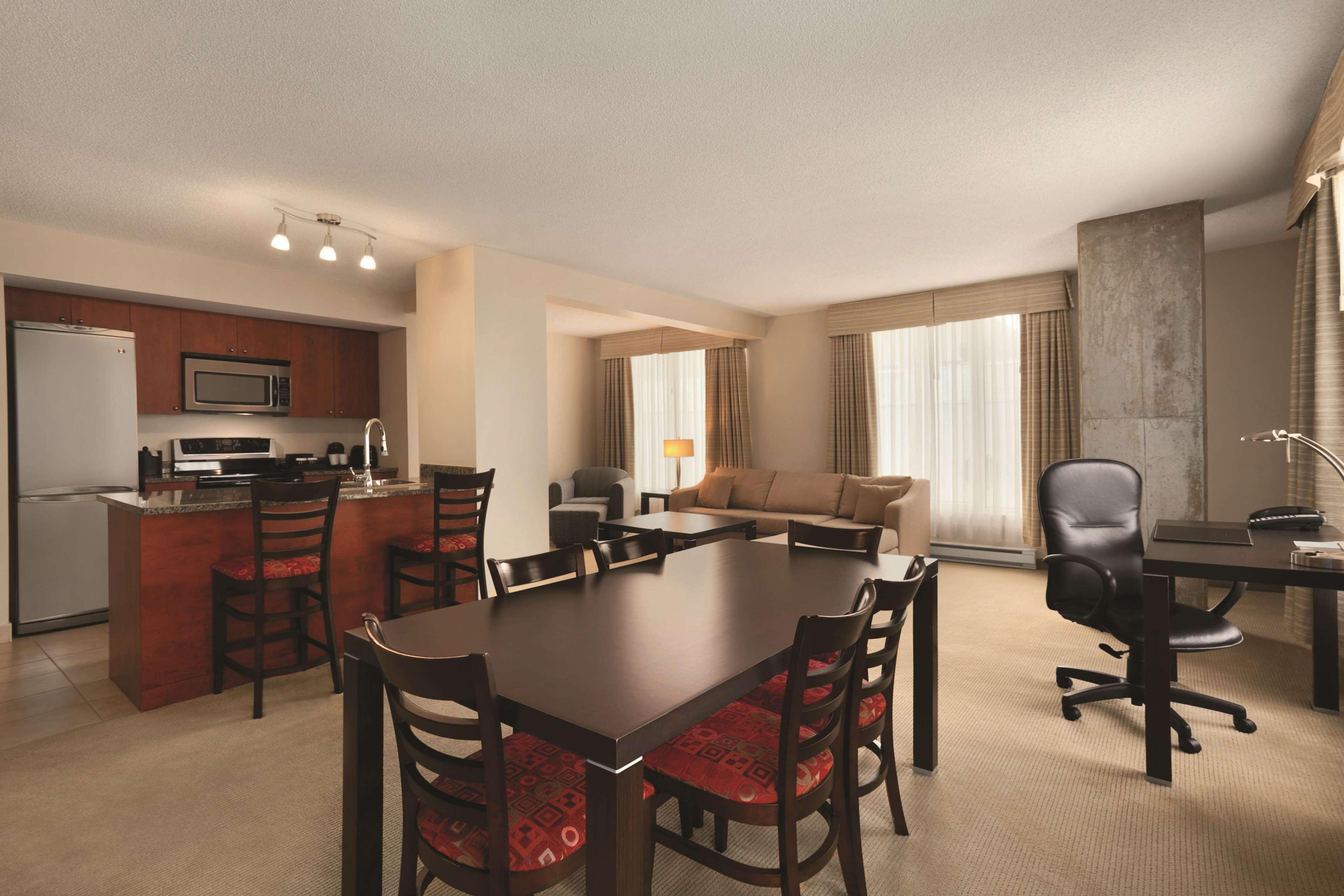 Embassy By Hilton - 4* Montreal