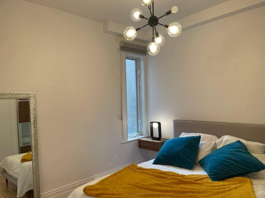 Le Saint-denis Jarry Apartment Montreal