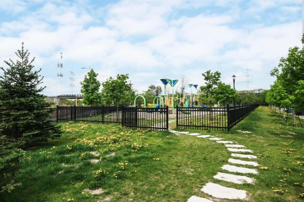 Comfort Townhouse Close To Airport * Montreal