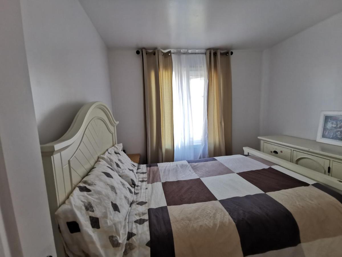 Comfort Townhouse Close To Airport Apartment *