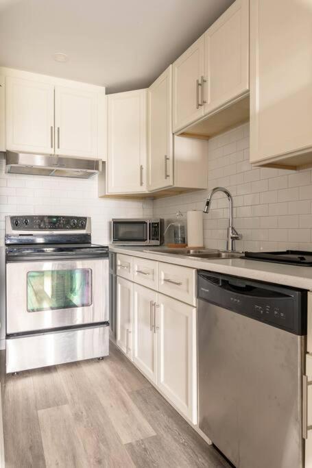 3br Escape In Stylish At Anjou Montreal