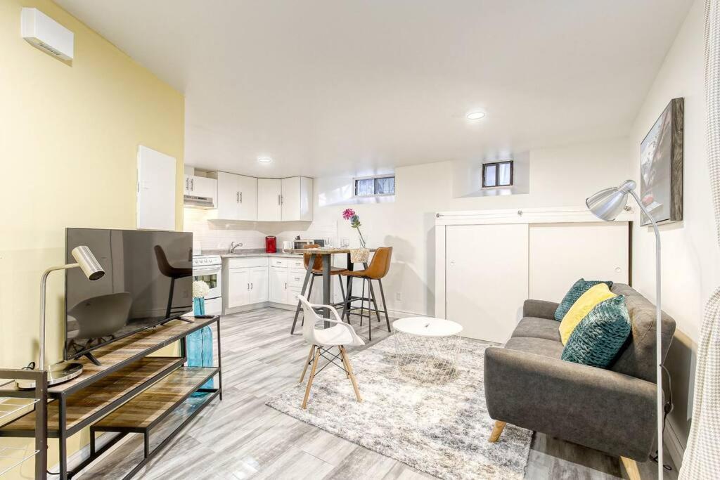 Cheerful In Plateau Mtl Apartment Montreal