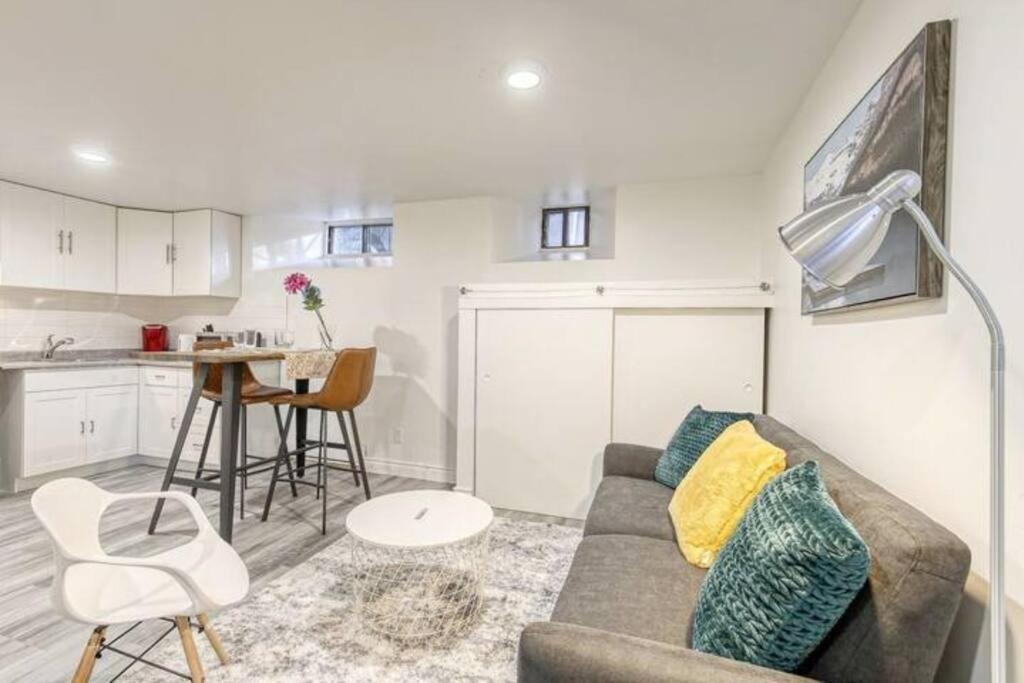 Cheerful In Plateau Mtl Apartment Montreal