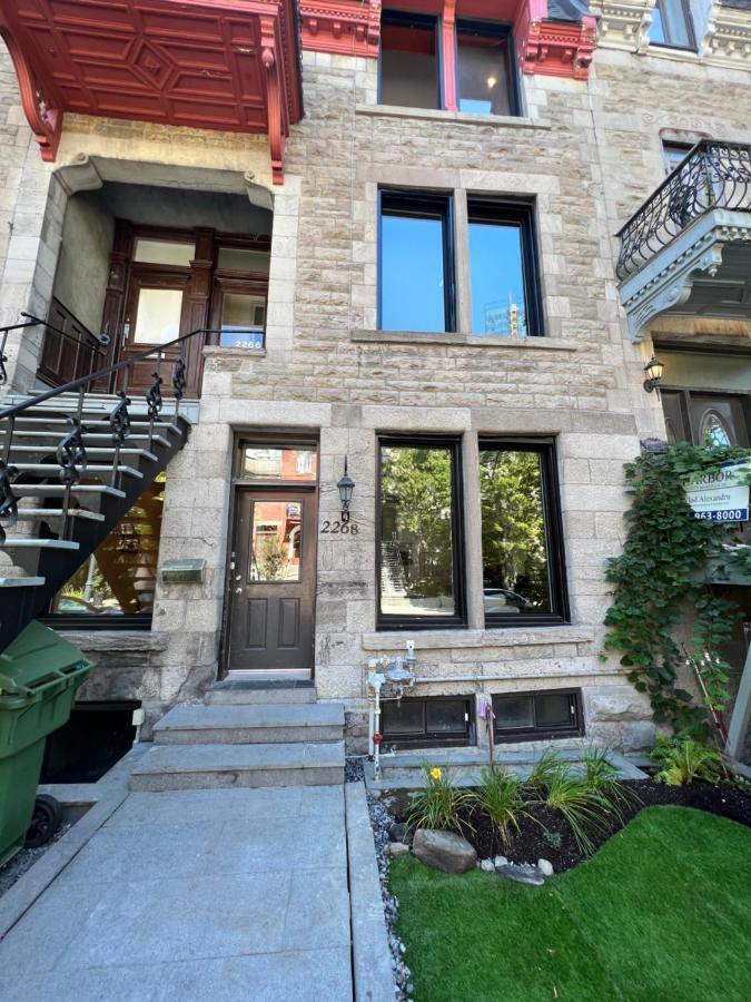Spacious Downtown Apartment, 4br-2ba,free Wifi Apartment Montreal