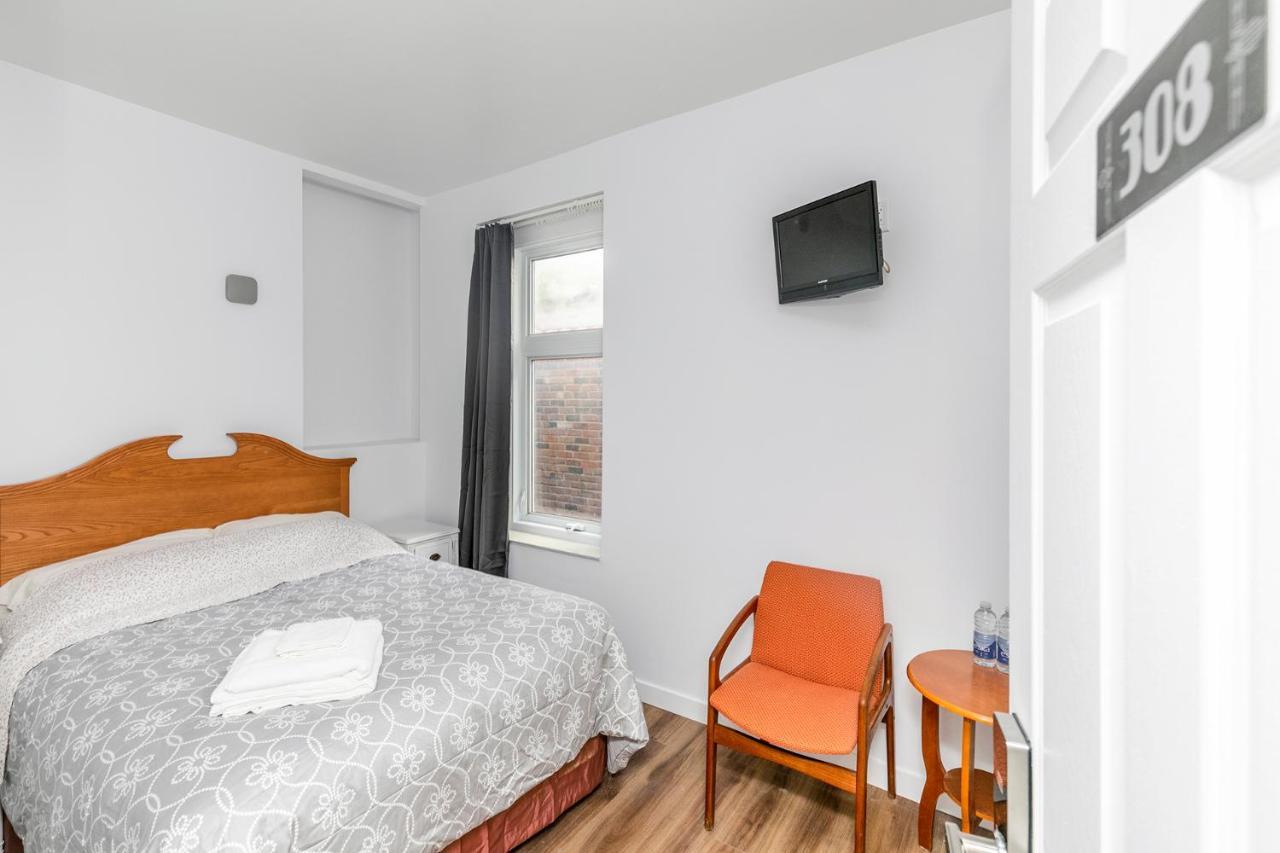 Le Coach Inn Montreal