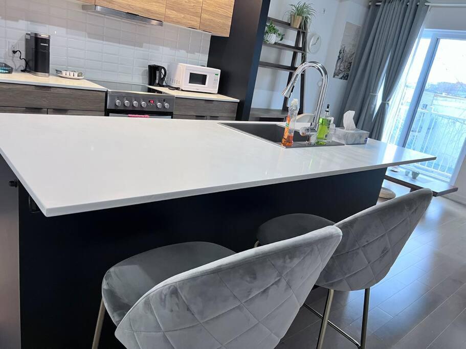 Apartment 1 Min To Metro, New Condo, Lovely Cozy Studio *