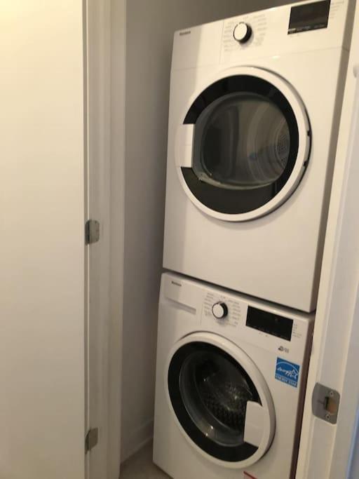 Apartment 1 Min To Metro, New Condo, Lovely Cozy Studio