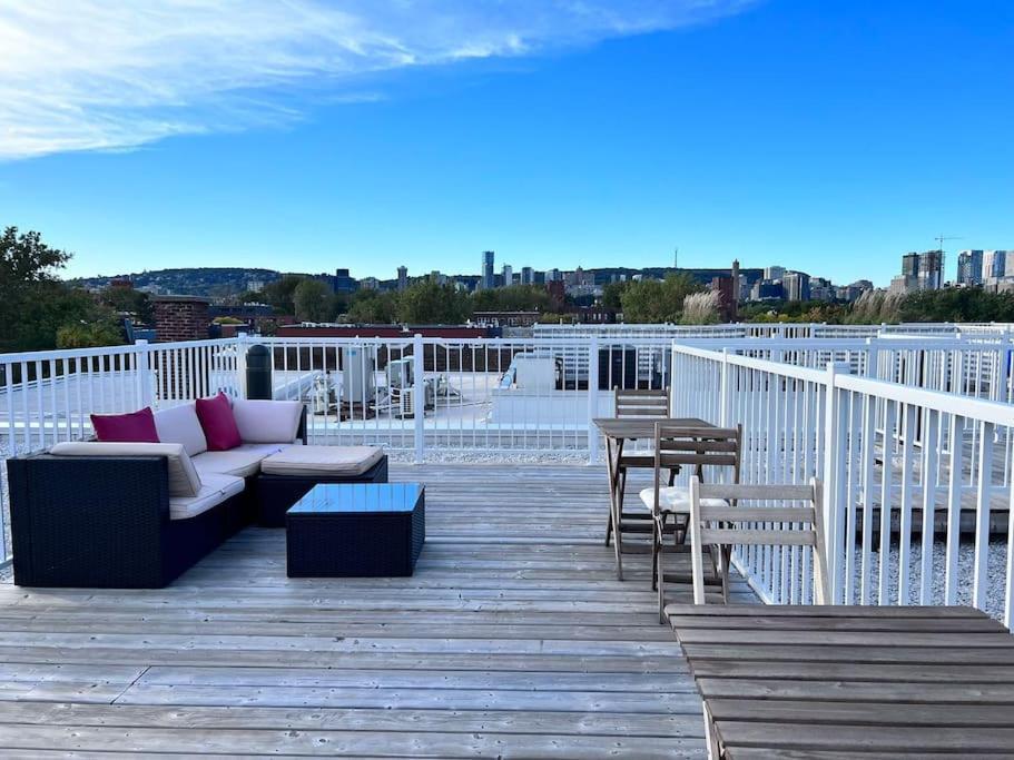 1 Min To Metro, New Condo, Lovely Cozy Studio Montreal