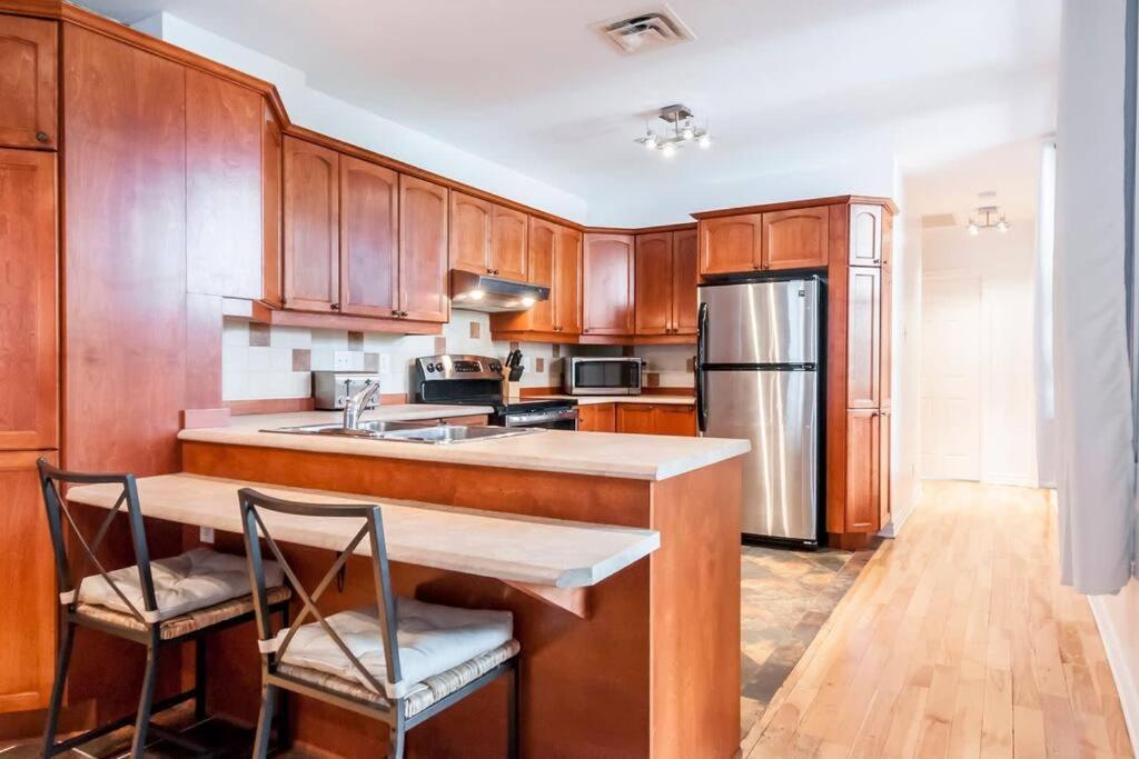 Le Metro Mont-royal By Homeinmontreal Apartment Montreal