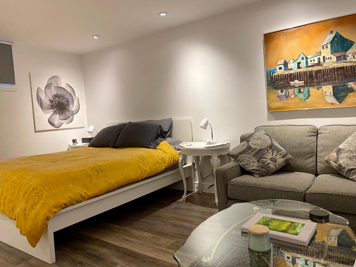 Apartment Lovely, Fully Equipped Bachelor, Close To All Needs! Montreal