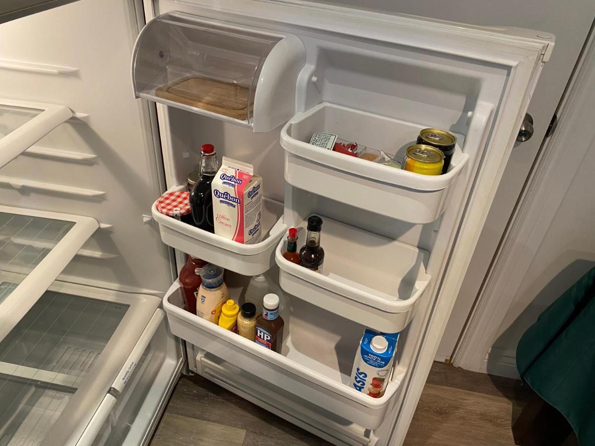 Lovely, Fully Equipped Bachelor, Close To All Needs! Apartment Montreal