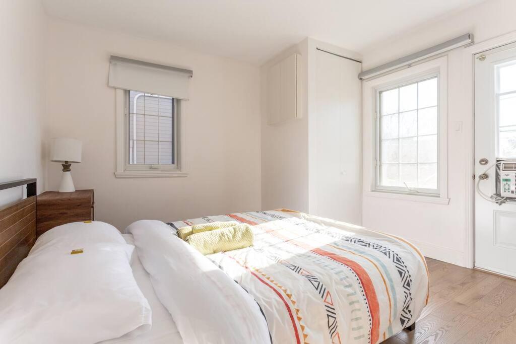Apartment Free Parking, Beautiful 4 1/2- 2 Bedroom