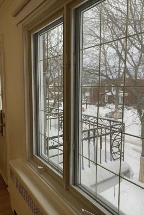 Free Parking, Beautiful 4 1/2- 2 Bedroom * Montreal