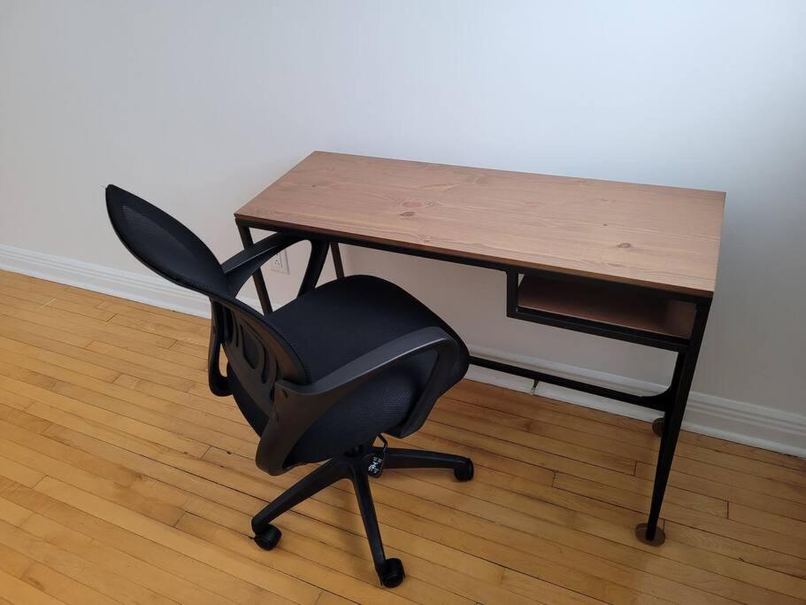 Free Parking, Beautiful 4 1/2- 2 Bedroom Apartment