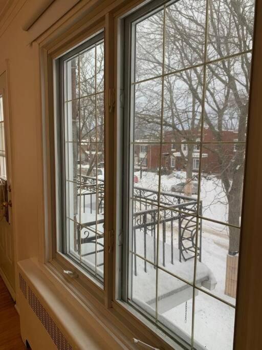 Apartment Free Parking, Beautiful 4 1/2- 2 Bedroom Montreal
