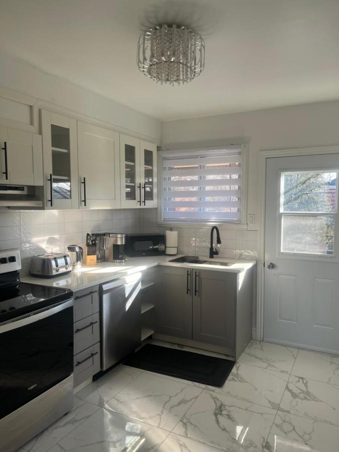 Fully Renovated With Free Parking Apartment