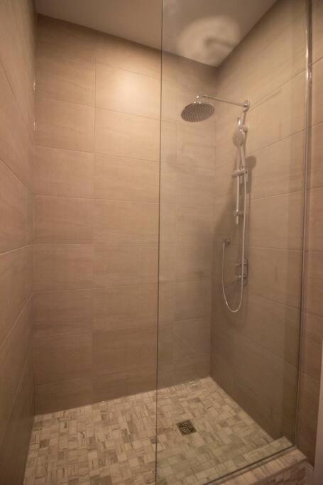 Apartment Location & Modern Montreal