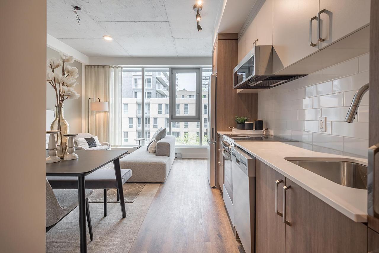 Corporate / Business In Heart Apartment *