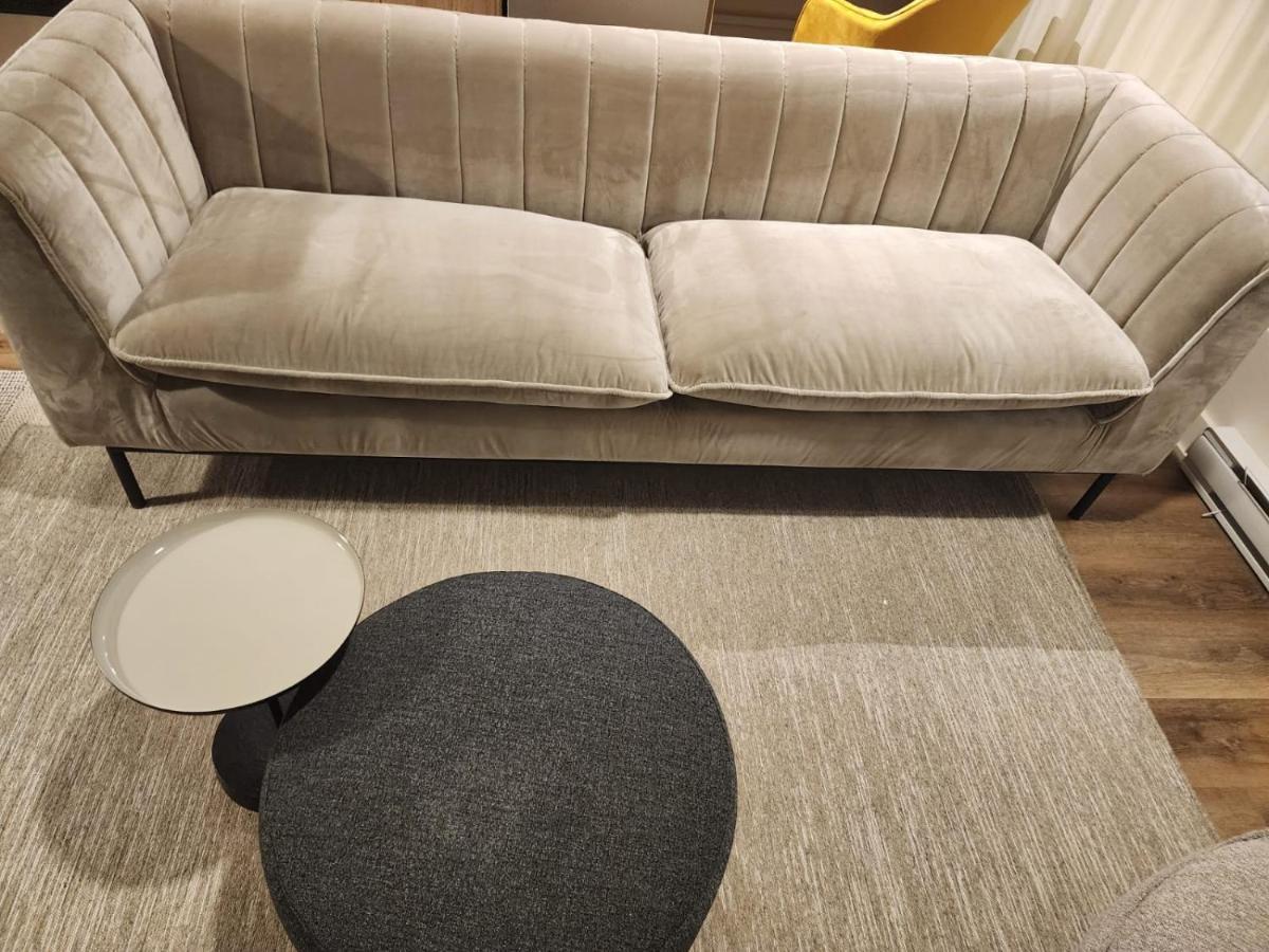 Corporate / Business In Heart Apartment *