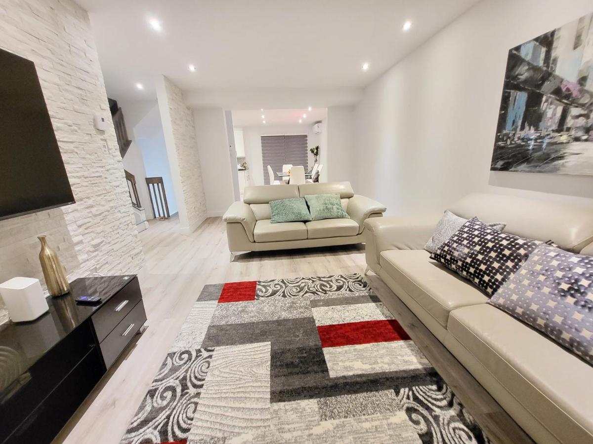 4 Bedrooms Beautiful Townhouse Holiday home Montreal