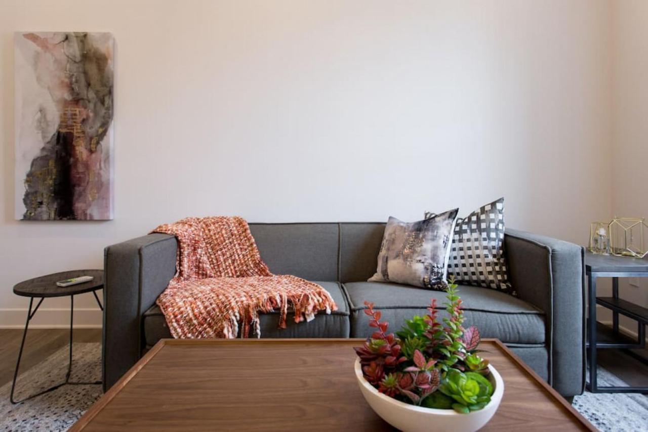 Brand New Light Filled Mile End Flat By Denstays Montreal
