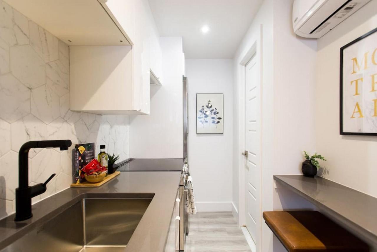 Apartment Palms Little Italy With Full Bathroom By Denstays Montreal