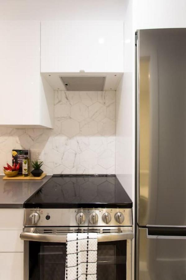 Apartment Palms Little Italy With Full Bathroom By Denstays Montreal