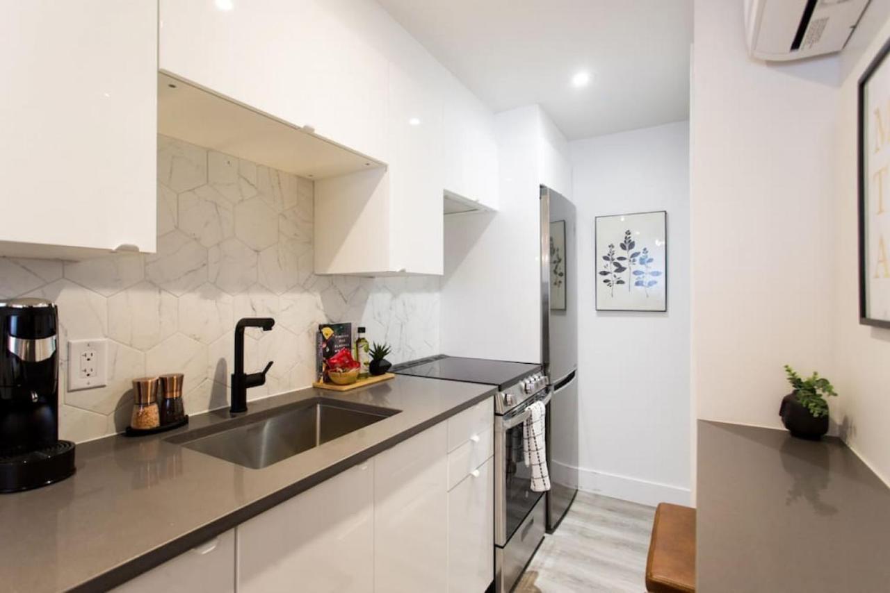 Palms Little Italy With Full Bathroom By Denstays *