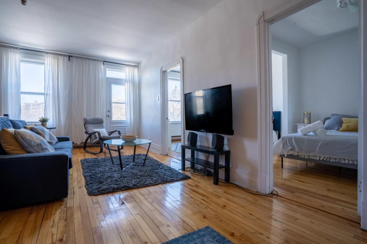 Stunning 2 Bedroom Apt 3mins Walk From Cdn Metro Apartment Montreal