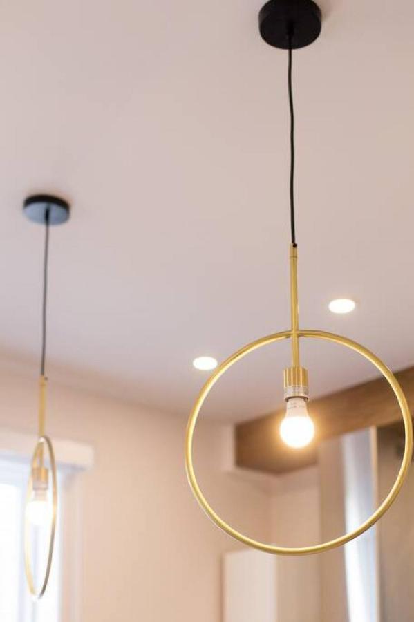 Brand New Light Filled Mile End Flat By Denstays Montreal